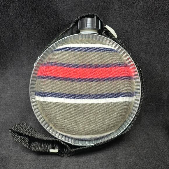 Vintage Ozark Trail Desert Canteen w. Adjustable Shoulder Strap 2 Qt. - Picture 2 of 8